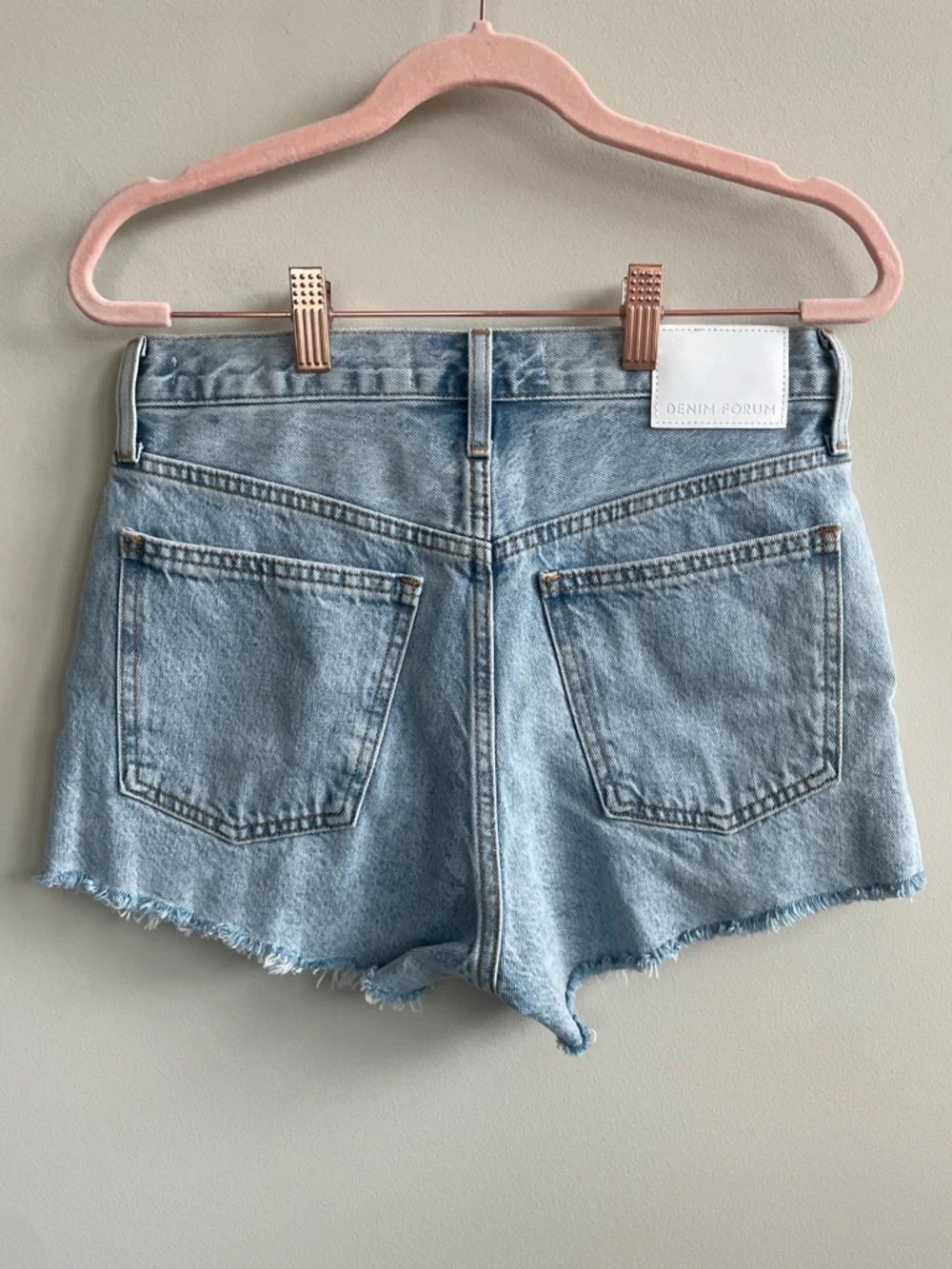 Aritzia Denim Forum The ‘90s Vintage Cut-Off Short 2” Light Wash Denim Shorts